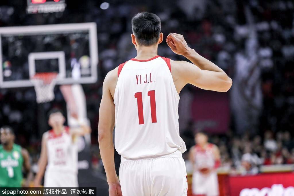 谈及拍摄新电影《大师兄》的初衷，甄子丹表示：;我不想再演‘杀气腾腾’的沉重角色，这次全新尝试将动作和校园结合，也是对自己的一个挑战